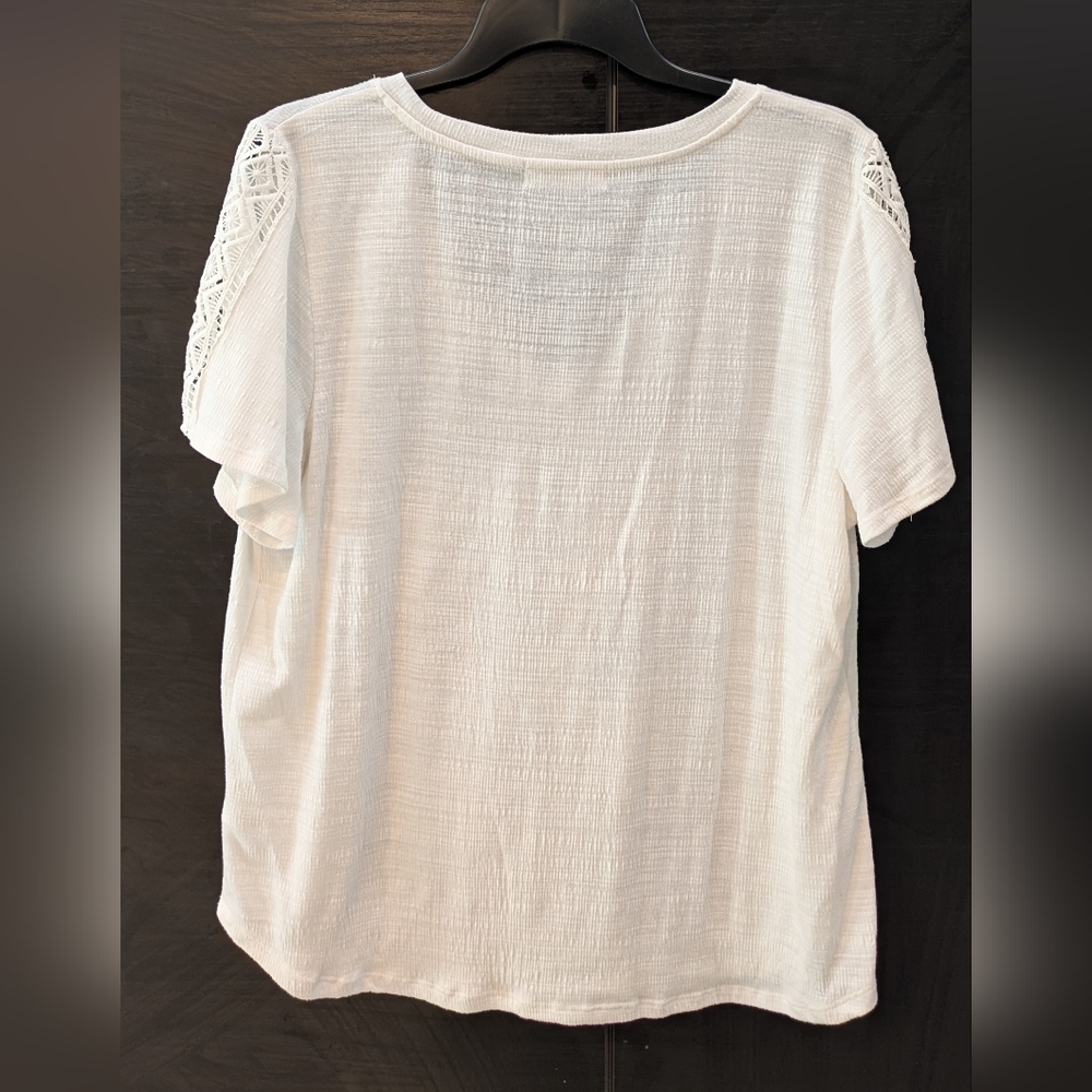 Retrology White Short Sleeve V-Neck Top - Picture 2 of 5